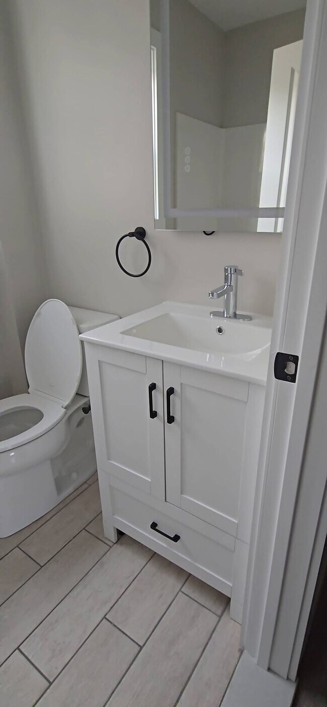 Building Photo - 222 Montaup St