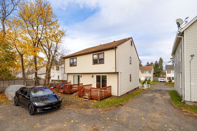 Building Photo - 112 Market St