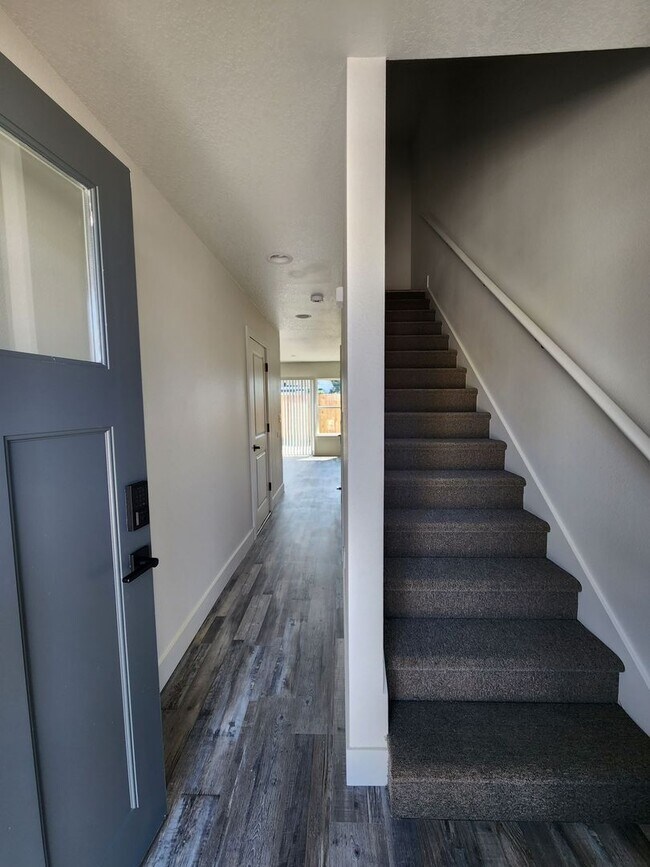 Building Photo - 3 Bedroom 2.5 Bath in Winlock