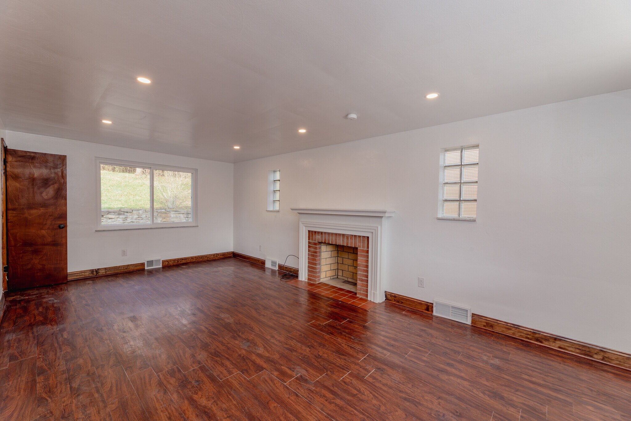 Building Photo - 3203 Hebron Dr