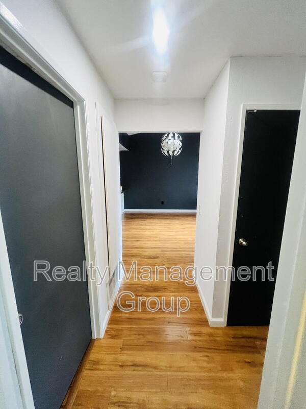Building Photo - 1477 Saddle Way