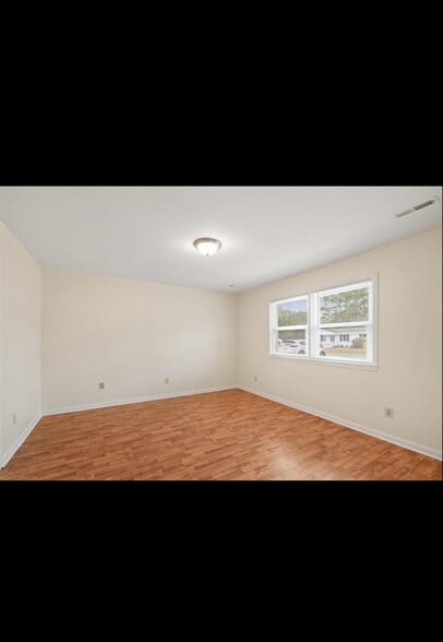 Building Photo - 1004 Belle Dr