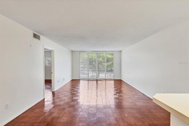Building Photo - 301 S Gulfstream Ave