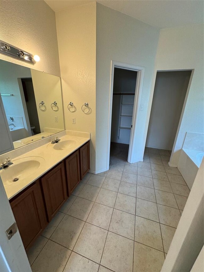 Building Photo - 215 San Felipe Dr