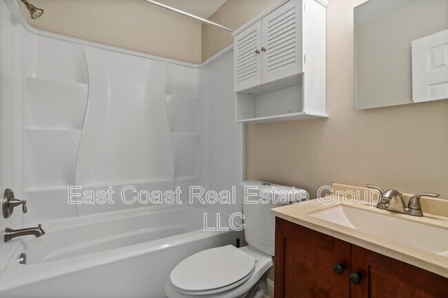 Building Photo - 575 Lancaster Pl