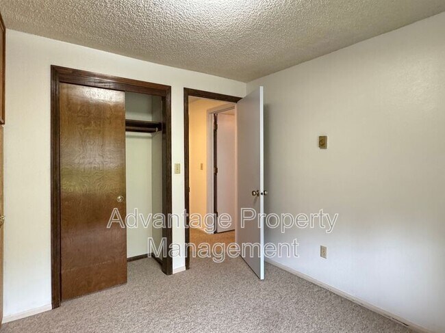 Building Photo - 2350 NW Green Cir