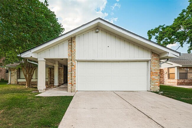 Building Photo - 15238 Ensenada Dr