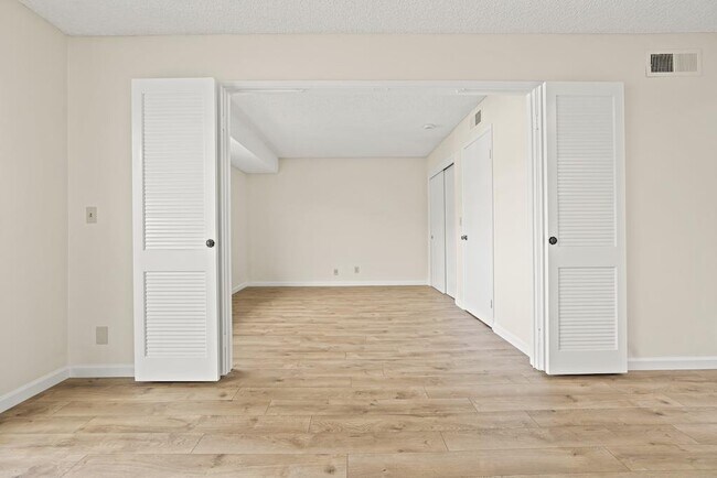 Building Photo - 5481 Cribari Green