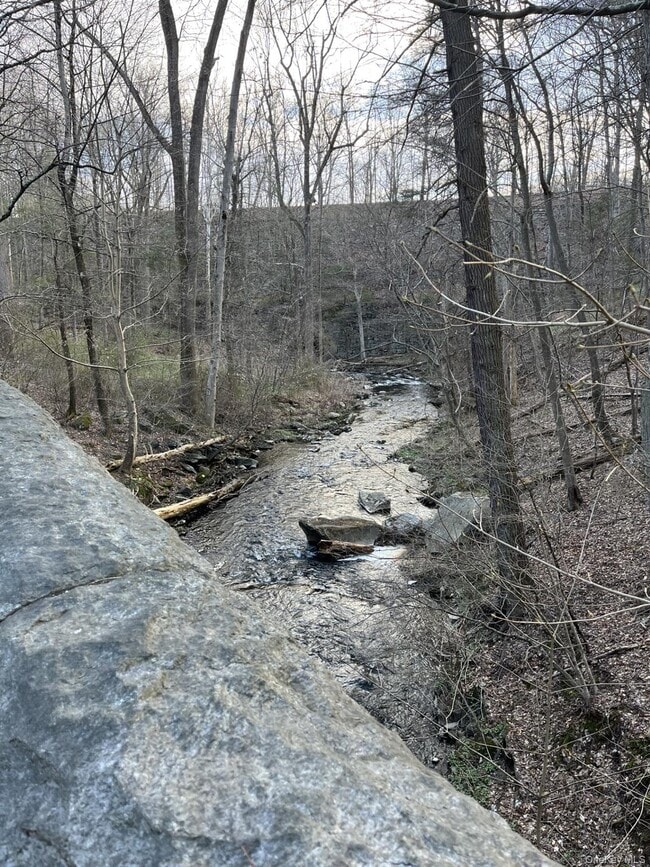 Building Photo - 8 Ridge St