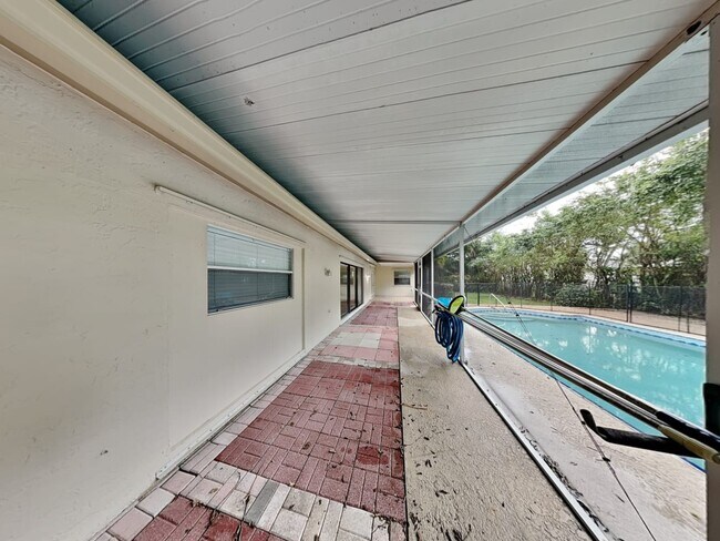 Building Photo - 37 W Rubber Tree Dr