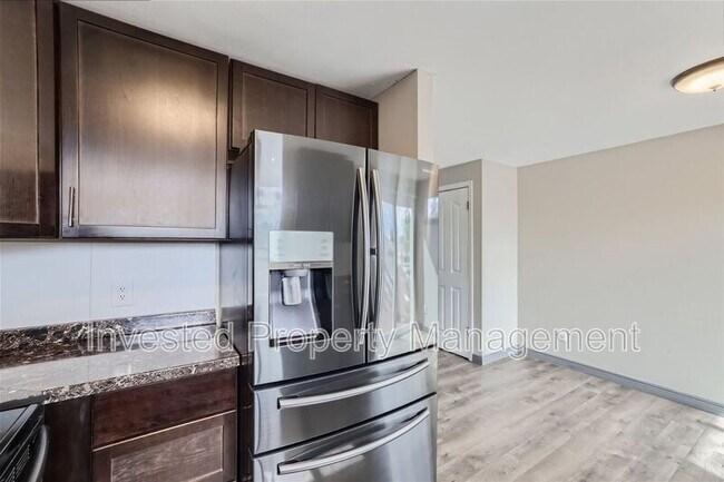 Building Photo - 5012 S Field Ct