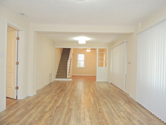 Building Photo - 3 Bed - 1.5 Bath Bungalow for Rent in Eastlake | Enchanting!