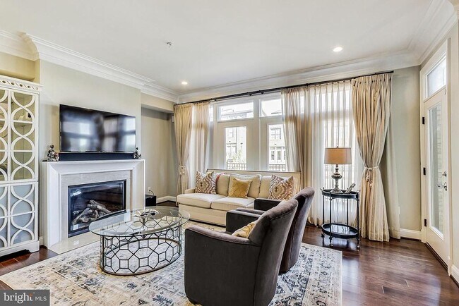 Building Photo - 10821 Symphony Park Dr