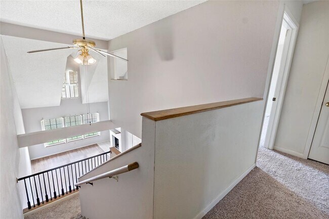 Building Photo - 3122 Camelot Dr