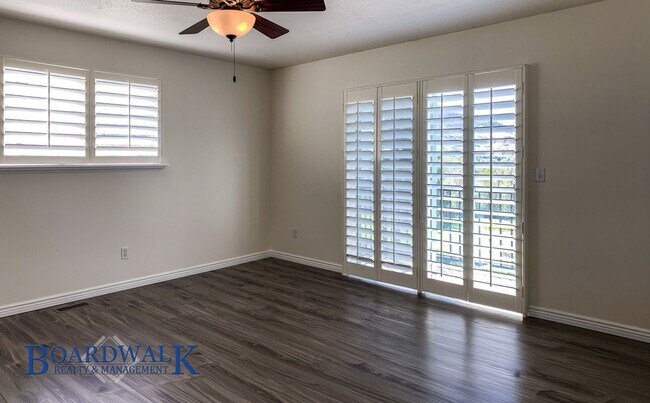 Building Photo - Modern Living Meets Mountain Lifestyle in Sandy