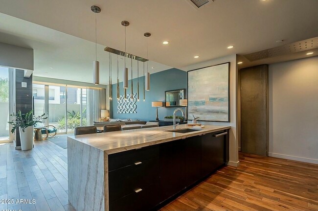 Building Photo - 5455 E Lincoln Dr