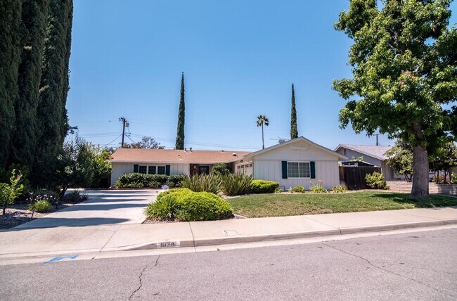 Primary Photo - House for Rent in Redlands