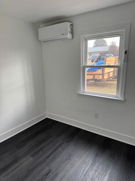 Building Photo - 550 Union School Rd