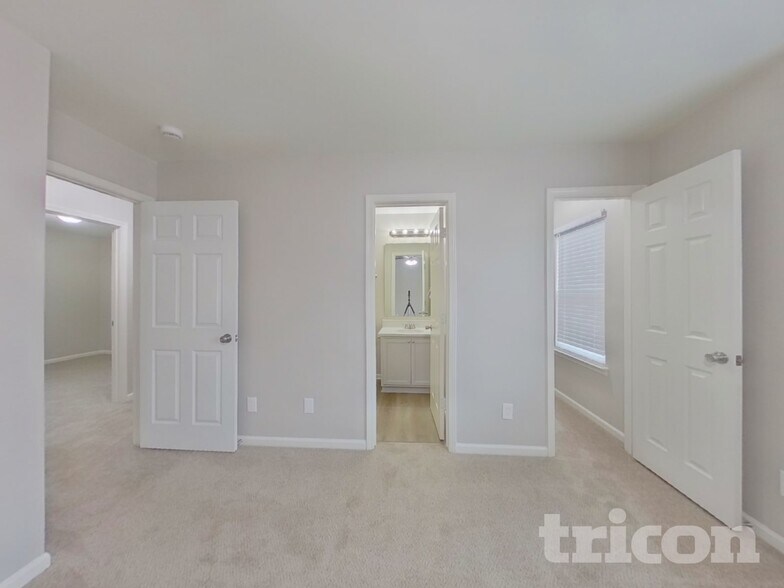 Building Photo - 7117 Roaming Path Ct