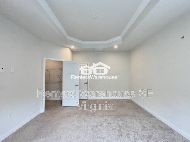 Building Photo - 1724 Defiance Dr