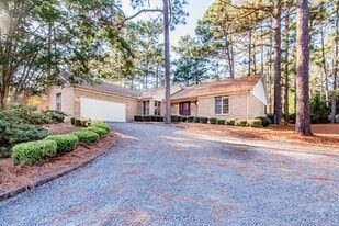 Building Photo - 965 Monticello Dr