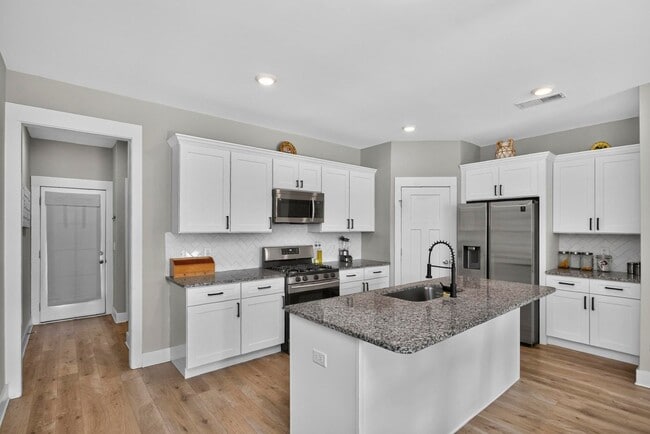 Building Photo - 1525 White Tip Ln