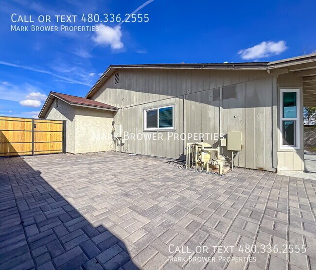 Building Photo - 2515 E Dragoon Ave