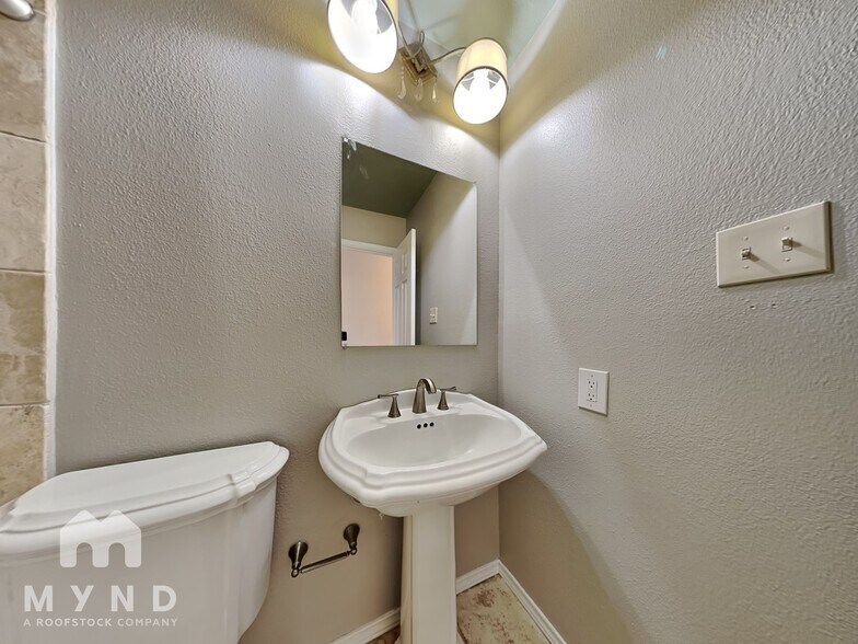 Building Photo - 3403 Shallow Grove