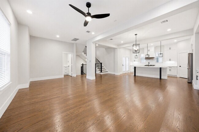 Building Photo - 1421 W 23rd St