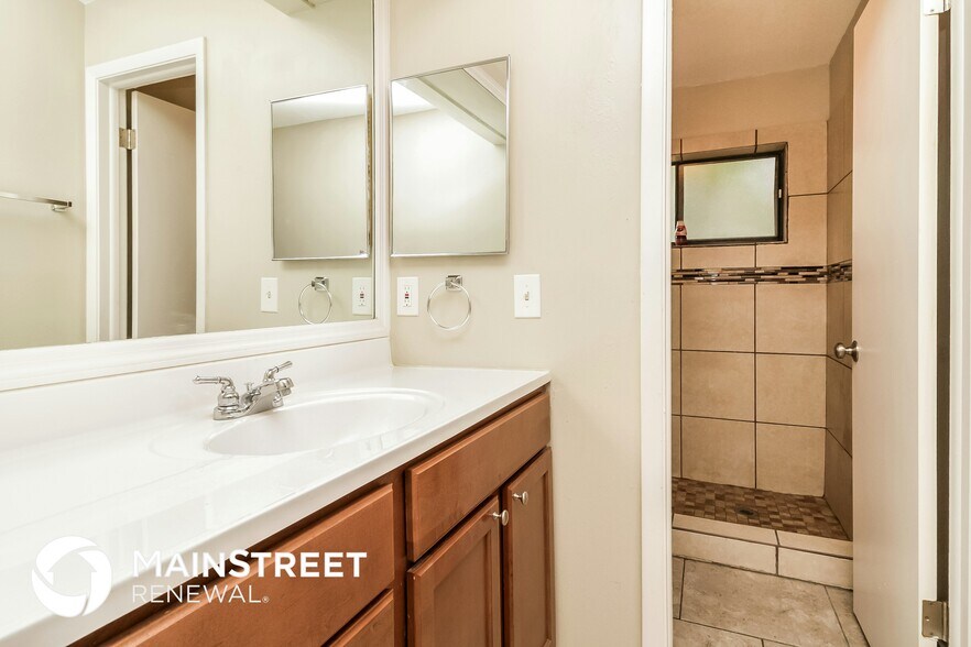 Building Photo - 6138 Ranier Dr