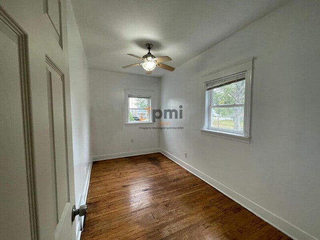 Building Photo - 4915 Linden Ave