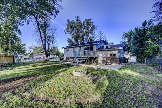 Building Photo - Charming 4-Bed Home with Bonus Room, Firep...