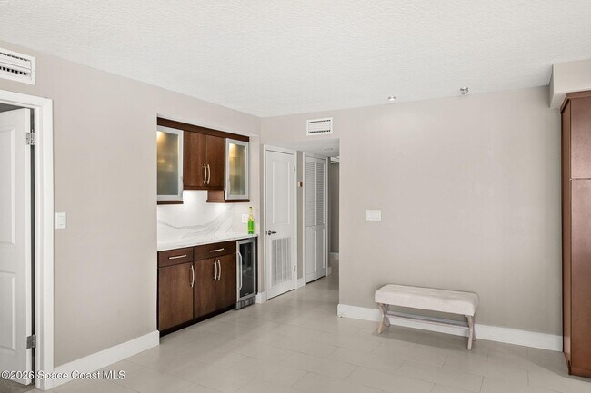 Building Photo - 877 N Hwy A1A