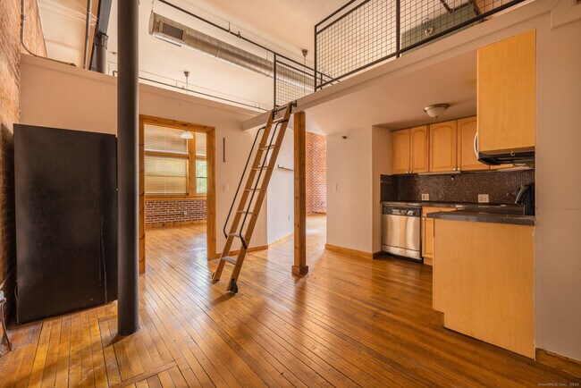 Building Photo - 325 Myrtle Ave