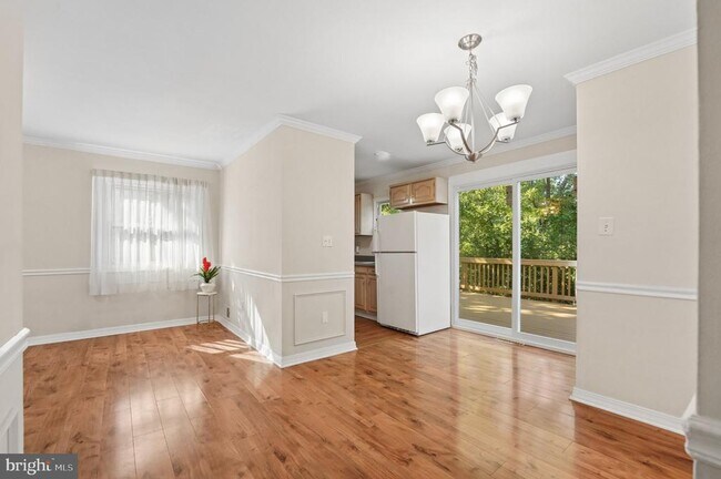 Building Photo - 229 Cabbel Dr