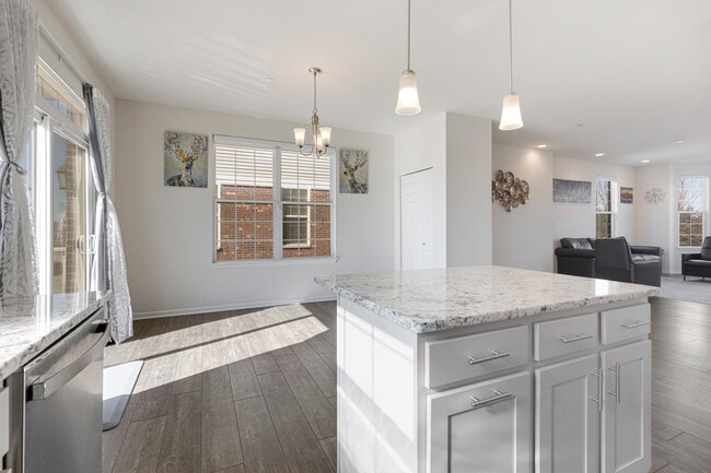 Building Photo - 4320 Monroe Ave