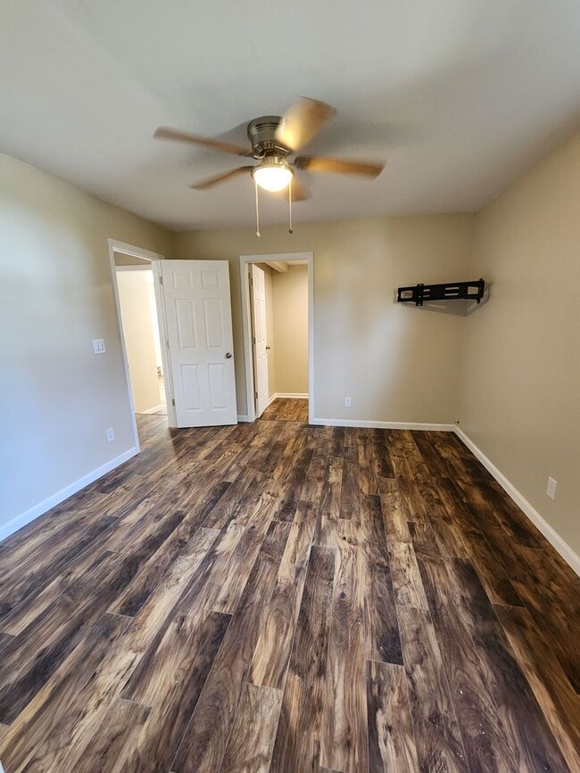 Building Photo - Updated 3 Bedroom Ranch style home