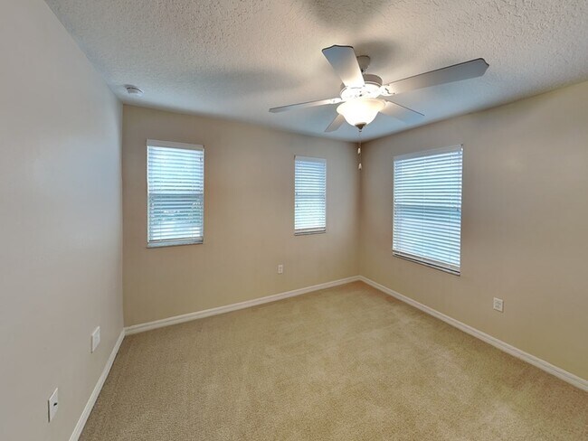 Building Photo - 11843 Verrazano Dr