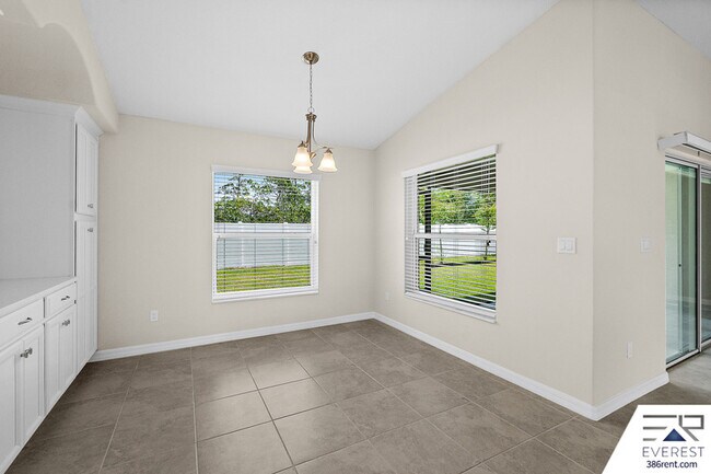 Building Photo - 10 Lysander Ln