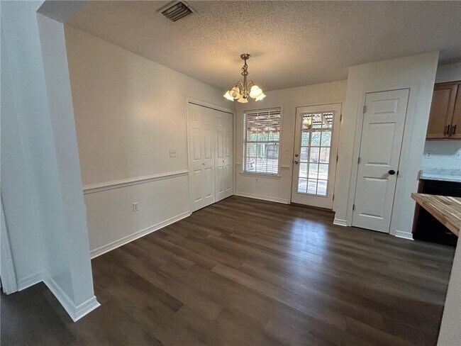 Building Photo - 112 Cluster Oaks Ct