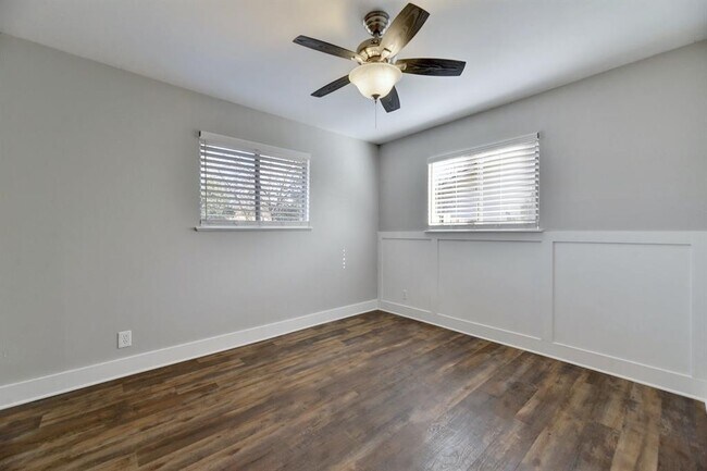 Building Photo - 500 Thistlewood Dr