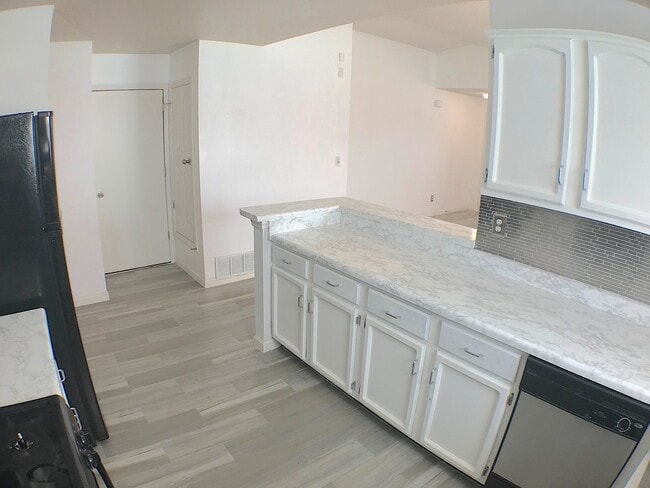 Building Photo - East El Paso 3 bed Refrig A/C