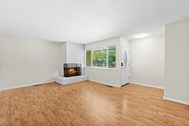 Building Photo - Rice St (17/19)