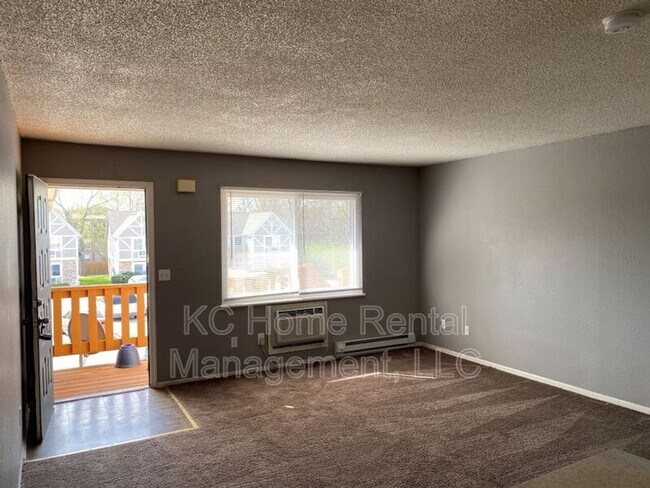 Building Photo - 561 N Somerset Terrace