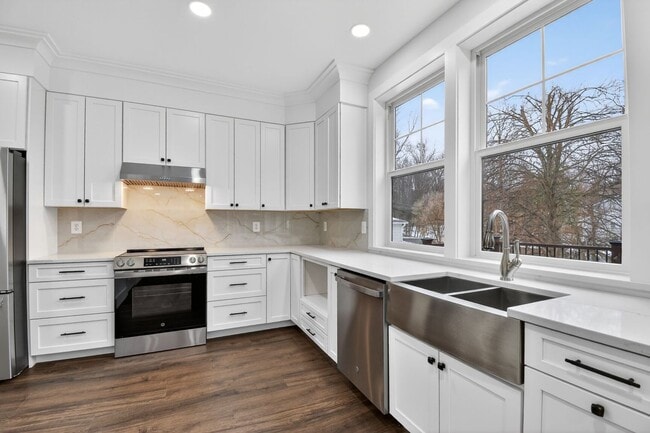 Building Photo - Spacious New Build in Quiet Glenmont / Silver Spring - Available Now