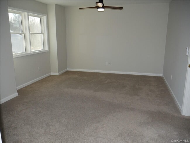 Building Photo - 18 Deer Crossing Dr