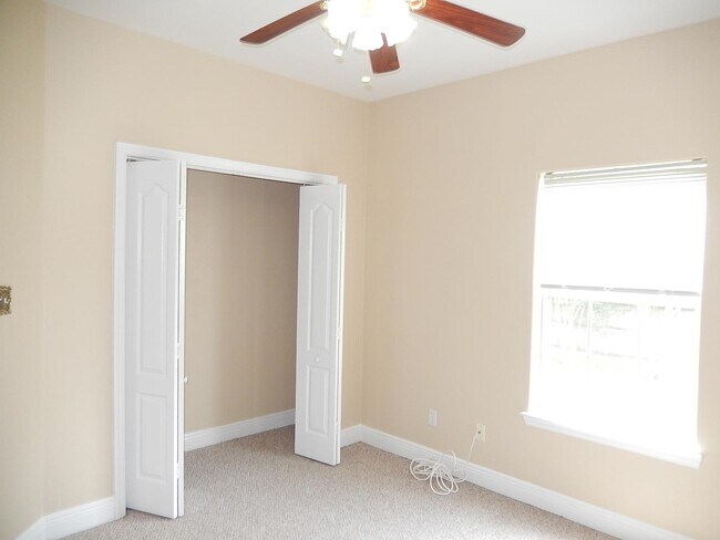 Building Photo - 3327 Dartmouth Dr