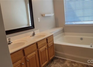 Building Photo - 16213 Peachmont Dr