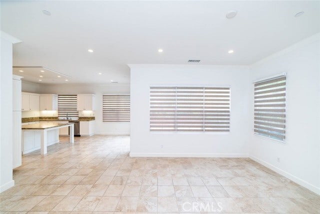 Building Photo - 52 Henson