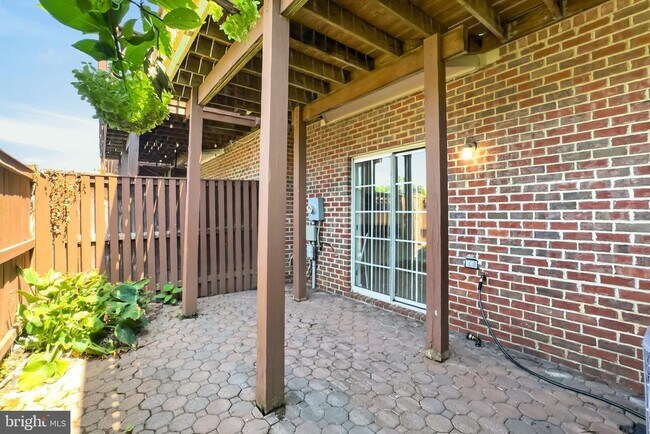Building Photo - 6126 Madison Crest Ct